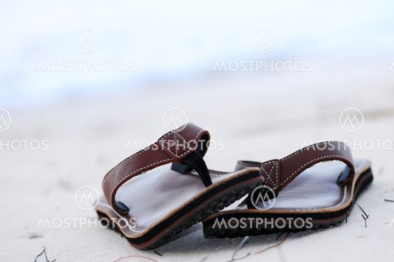 Flipflops på en sandstrand