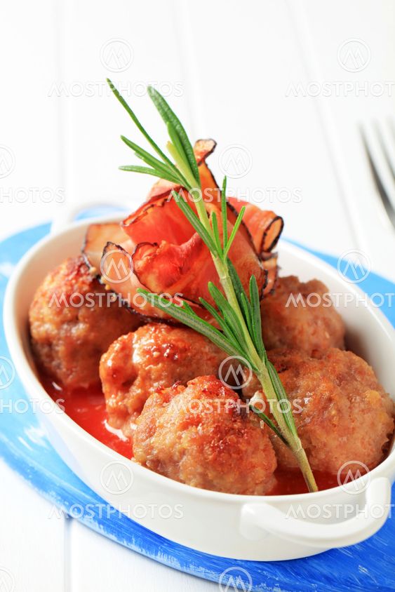 Meatballs in tomato sauce