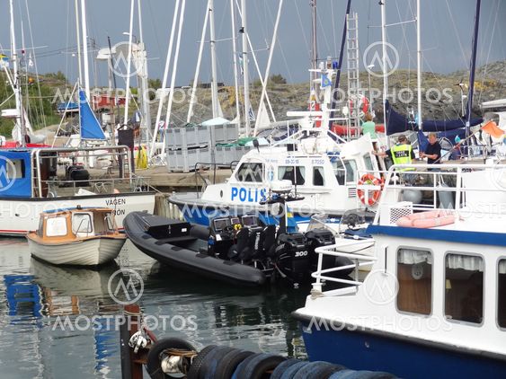 Poliisi on kuoritut Kumivene