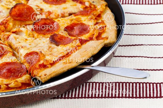 Hot bagt pan pizza