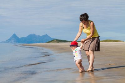 Baby walking with determination towards the freezing...