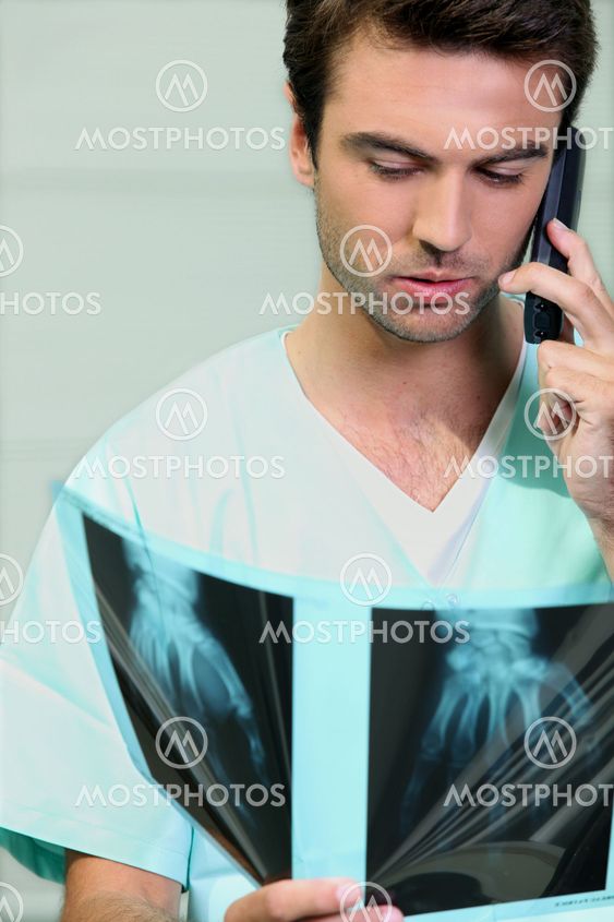 doctor giving informations about a patient's case