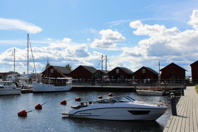 En vacker sommardag vid Västra Kajen i Piteå