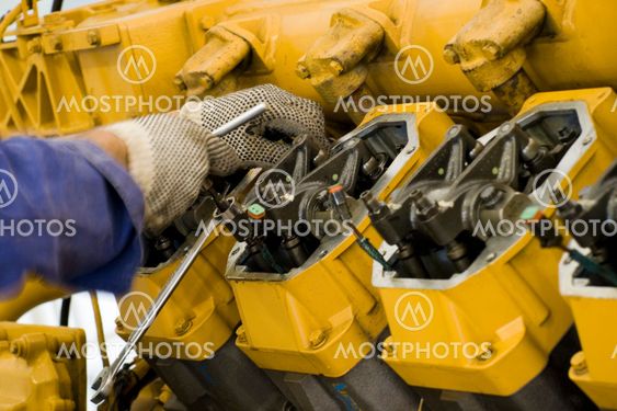 Large engine maintenance II