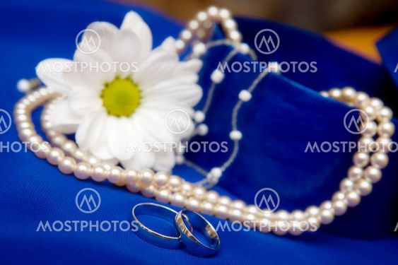 Wedding rings and flower