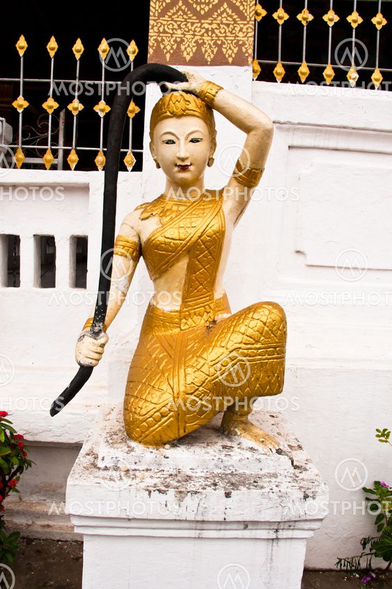 Statue of a woman