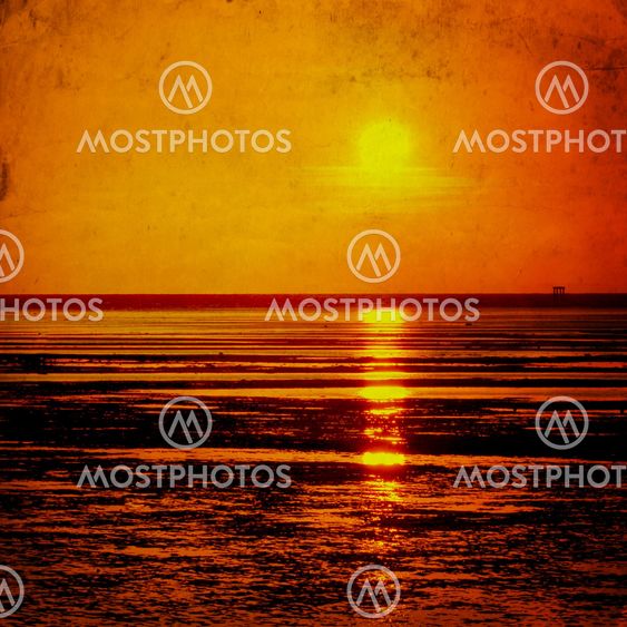 Seascape sunset in grunge