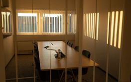 solbelyst tomt mötesrum