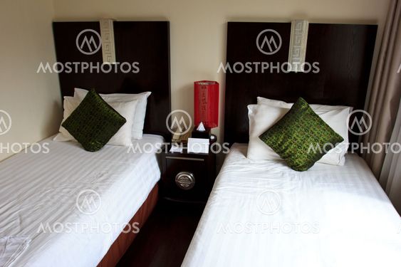 twin bed room