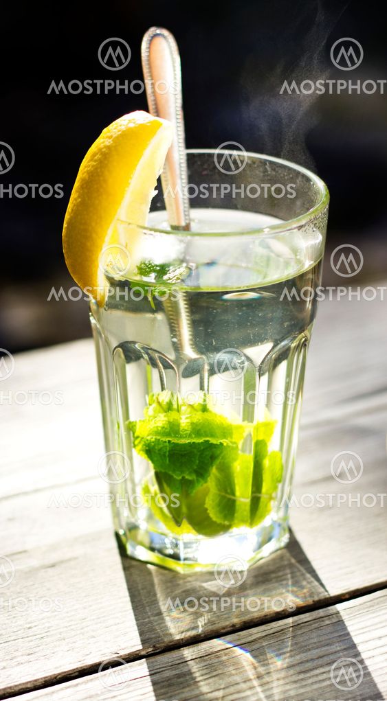 Close up of a glass of tea with a fresh peppermint