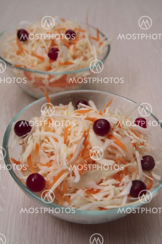 Cababge salad with redberries