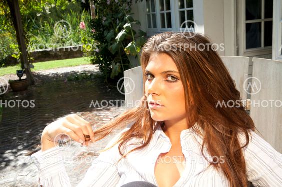 natural portrait of a teenage in withe shirt