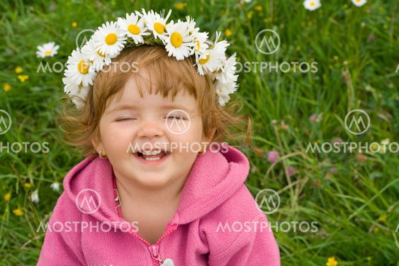 Simply happy girl with daisy wreath
