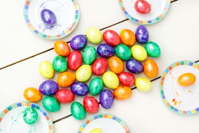 Easter eggs on wooden background. Colorful eggs in...