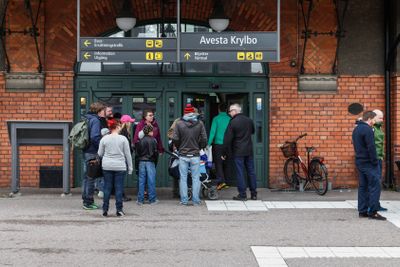 Resenärer på Avesta-Krylbo station
