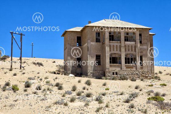 house in ruins at kolmanskop ghost town near luderitz namibia africa