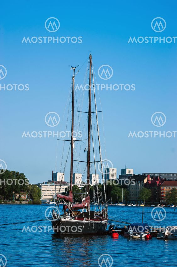 Tvåmastad Segelbåt i Stockholm