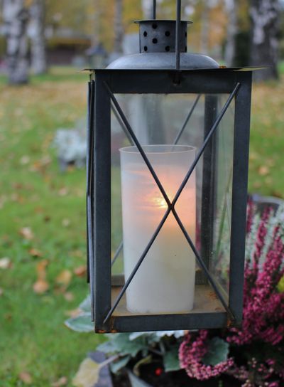 Ljus på kyrkogården