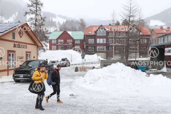 Tågresenärer på Åre station