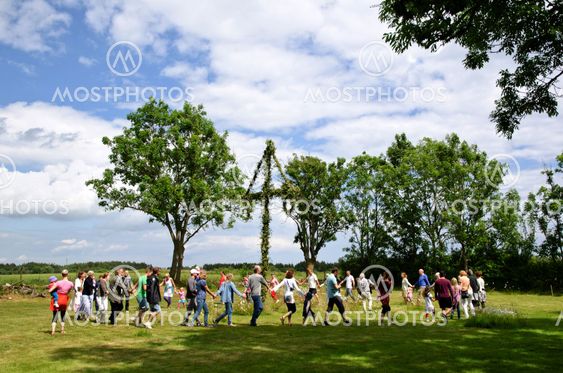 Dancing at midsummer