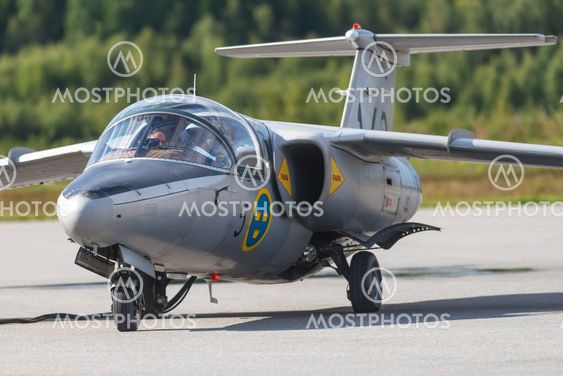 SK 60 in the airshow at Orebro airport