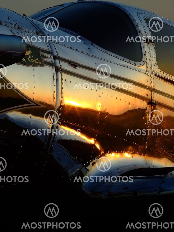 Plane Polished aluminium