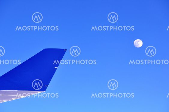 Moonlight och flygplan av Uhrus
