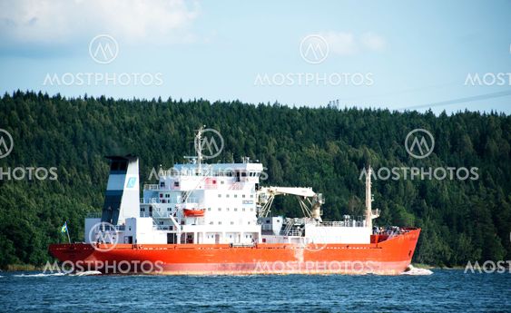 Bulkfartyg M/S Sunnanvik lämnar Södertälje hamn