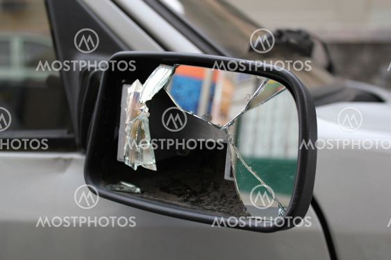 Broken rear mirror