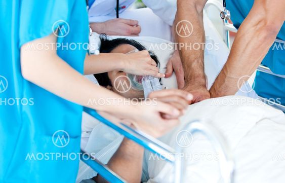 Medical partners trying to reanimate a patient