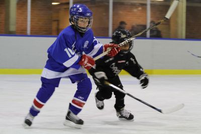 Ishockeymatch pojkar 3