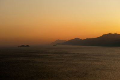 Aftonen sänker sig över Amalfikusten