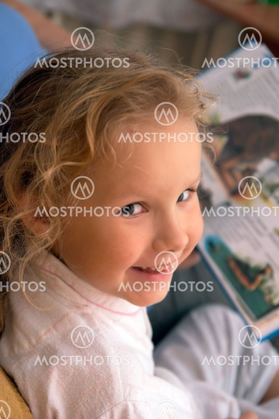 Liten flicka portret