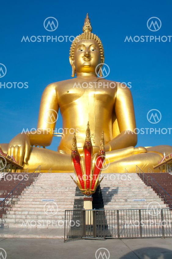 Big Golden Buddha statue in Thailand temple