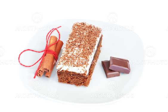 The cake with chocolate and cinnamon sticks.