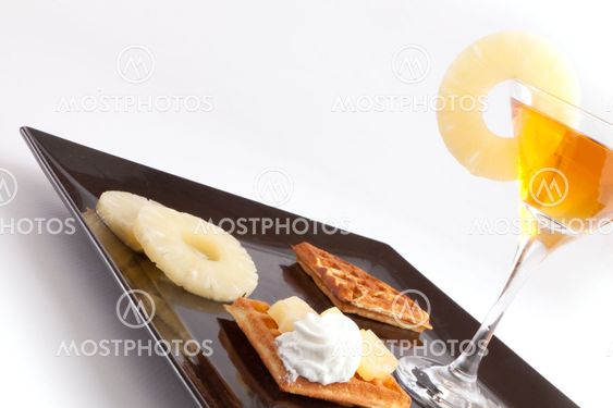Pineapple Tart Slices with Drink
