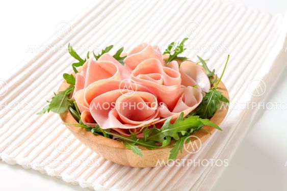 Rocket salad and sliced ham