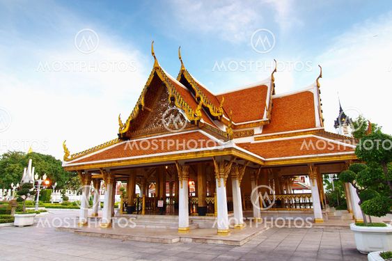 Thai architecture: Wat Ratchanadda, Loha Prasat