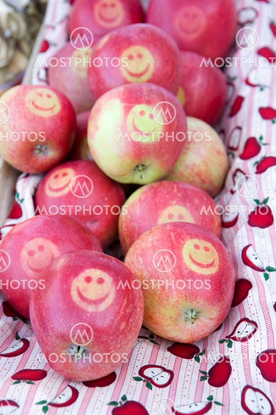 apples, street market in Bergen, Norway