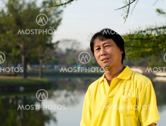 porträtt av en lycklig man thailand park