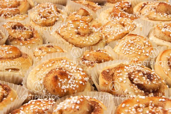 Cinnamon buns in perspective