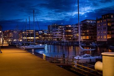 Kvällsljus vid båthamnen i Västra hamnen i Malmö
