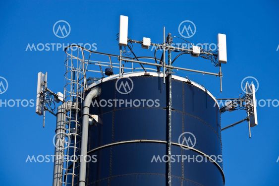 Cell antennas mounted on the top of the silo