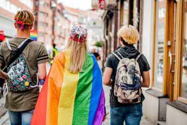 Unga i Prideparad i Malmö