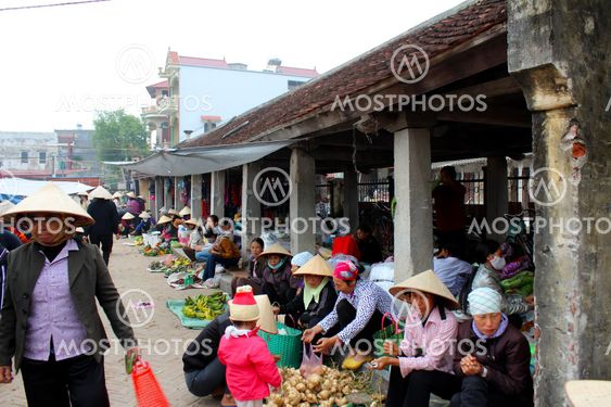 People go to market