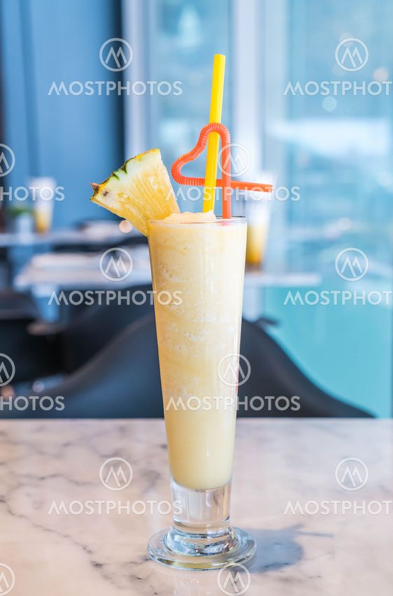 pineapple smoothie in a cafe'