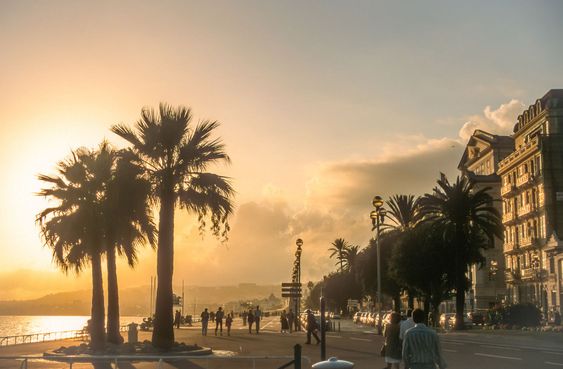 Waterfront Promenade des Anglais in Nice