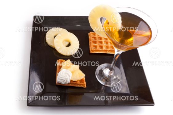 Pineapple Tart Slices with Drink