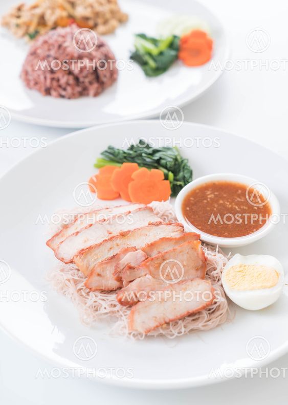 Barbecued red pork in sauce with whole wheat noodles