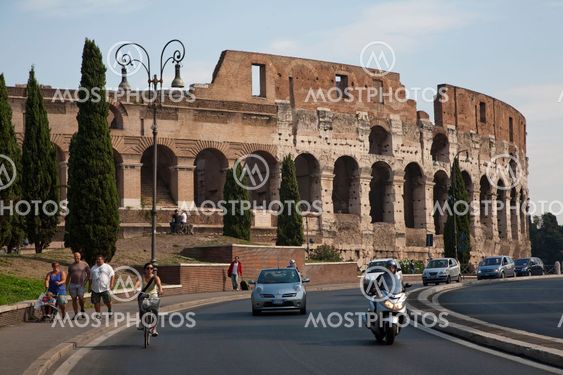 Trafik ved Colosseum